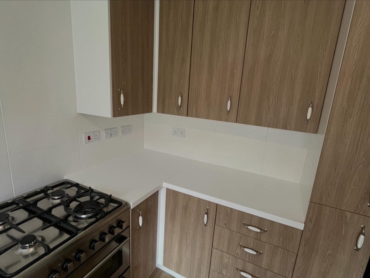 Kitchen before wrapping: woodgrain doors with white worktops